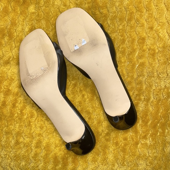 Brand new black sandals with a small heel - Picture 3 of 4